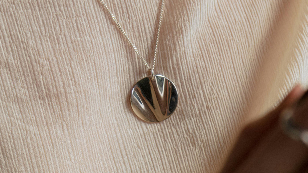 Silver pendant necklace