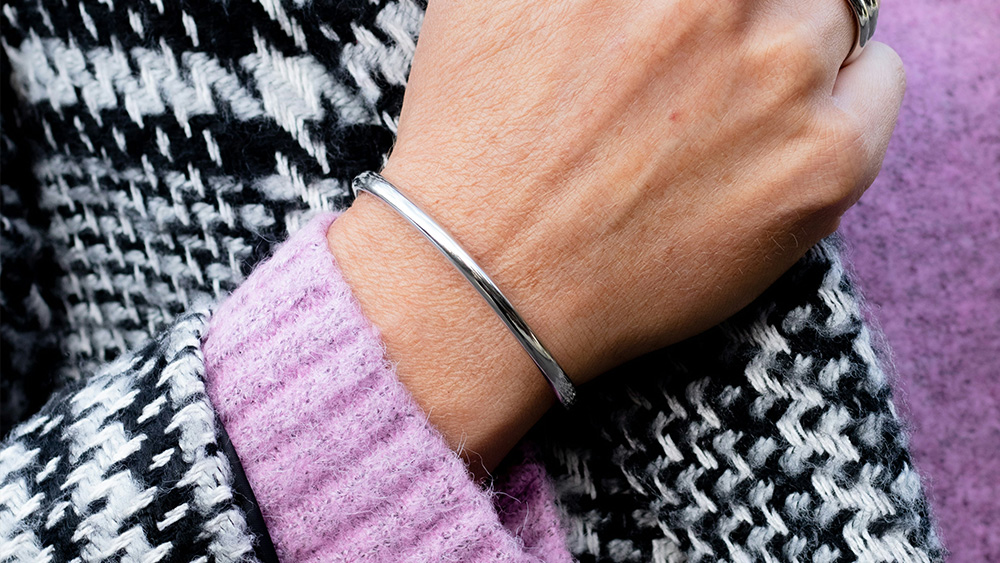 Plain thin silver bangle