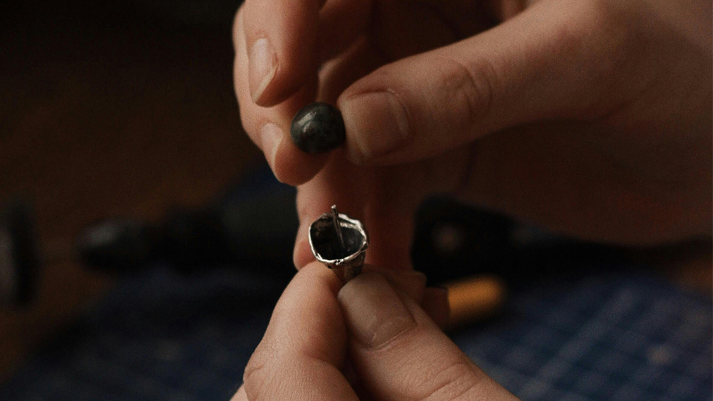 Tube setting stones in silver