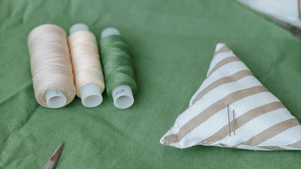 Cushion making items and thead