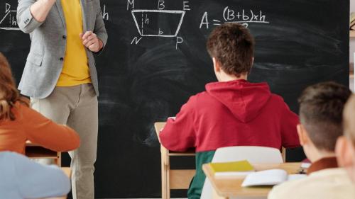 Teacher in a full classroom