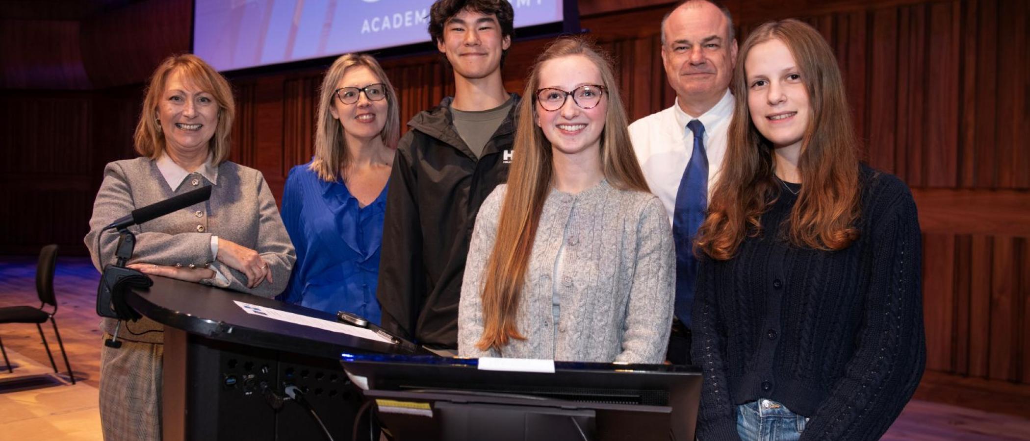 Myfyrwyr yn cymryd y camau cyntaf tuag at y prifysgolion gorau 