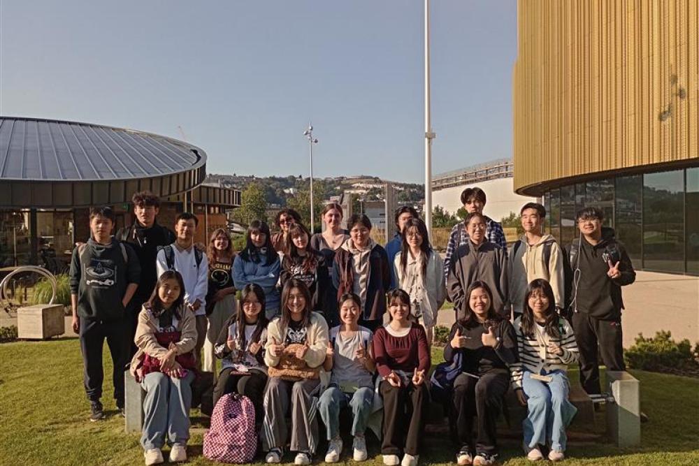 International students tour Swansea