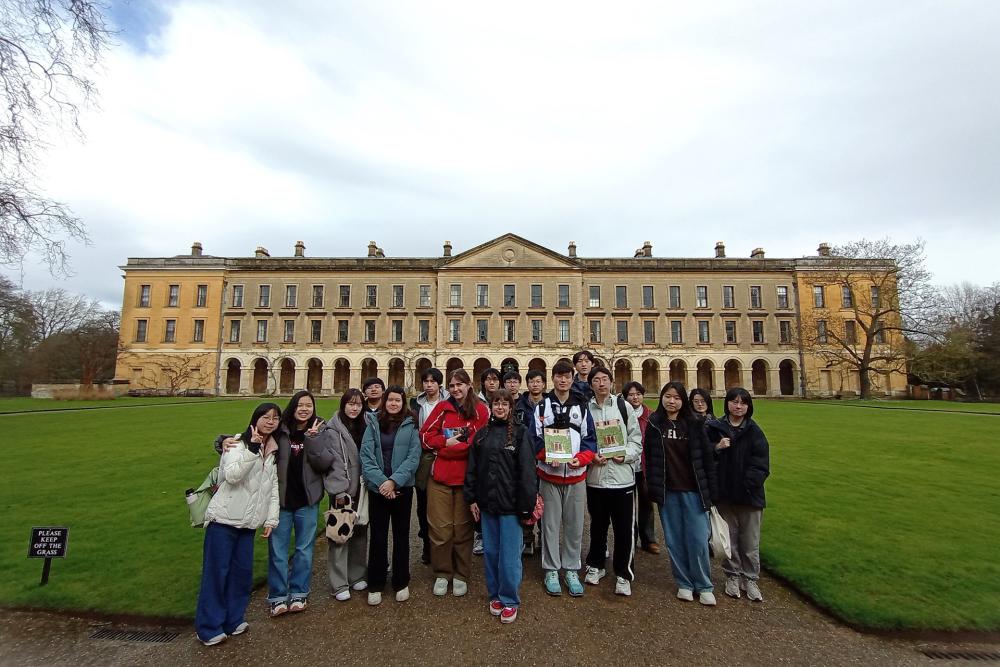 International students visit Oxford