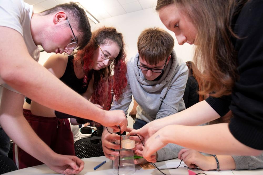 Myfyrwyr yn cymryd y camau cyntaf tuag at y prifysgolion gorau 